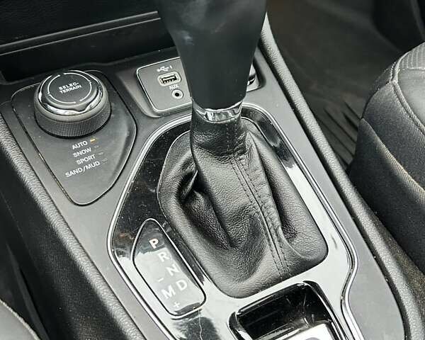 Белый Джип Чероки, объемом двигателя 3.24 л и пробегом 69 тыс. км за 21700 $, фото 28 на Automoto.ua