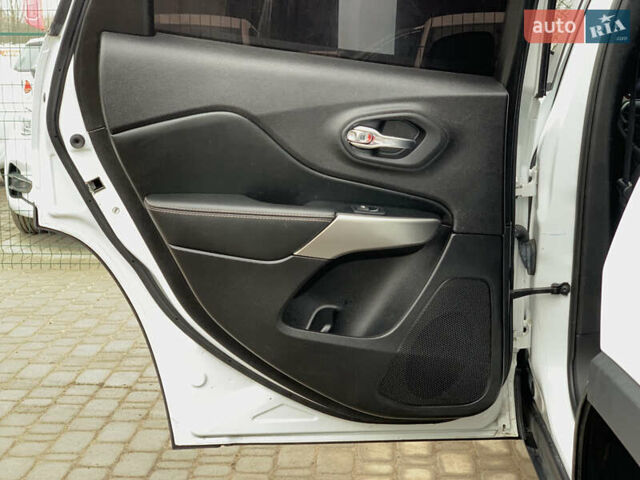 Белый Джип Чероки, объемом двигателя 3.2 л и пробегом 49 тыс. км за 22755 $, фото 32 на Automoto.ua