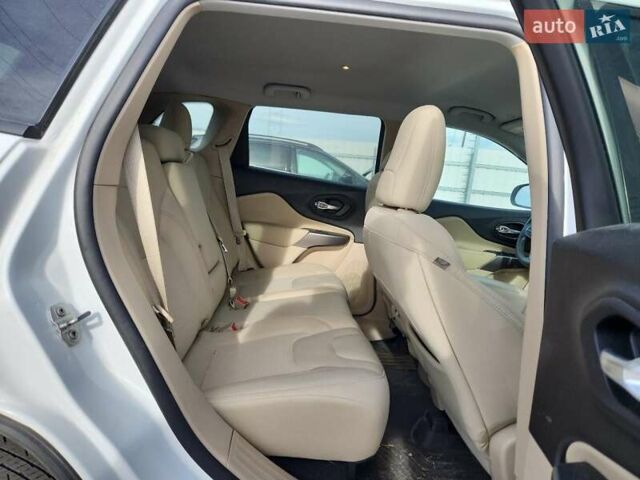 Белый Джип Чероки, объемом двигателя 2.36 л и пробегом 131 тыс. км за 3800 $, фото 9 на Automoto.ua