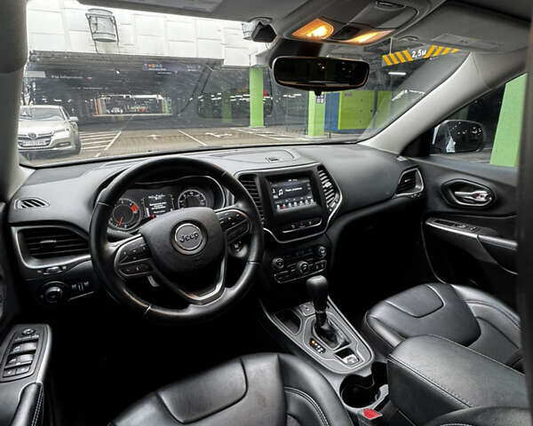 Джип Чероки 2021 в Киеве на Automoto.ua Белый Джип Чероки, объемом двигателя 2.36 л и пробегом 102 тыс. км за 15999 $, фото 5 на Automoto.ua