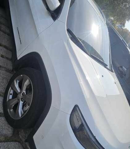 Белый Джип Чероки, объемом двигателя 2.4 л и пробегом 60 тыс. км за 15600 $, фото 3 на Automoto.ua