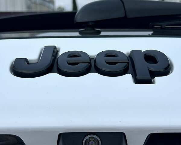 Белый Джип Чероки, объемом двигателя 3.24 л и пробегом 69 тыс. км за 21700 $, фото 12 на Automoto.ua