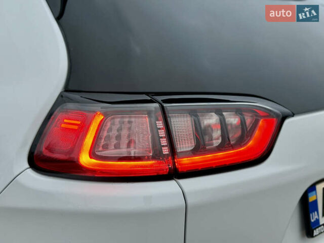 Белый Джип Чероки, объемом двигателя 3.2 л и пробегом 50 тыс. км за 22500 $, фото 26 на Automoto.ua