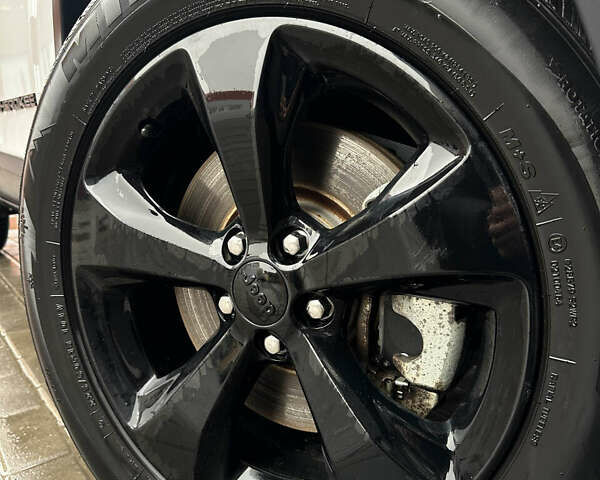 Білий Джип Cherokee, об'ємом двигуна 3.24 л та пробігом 69 тис. км за 21700 $, фото 6 на Automoto.ua