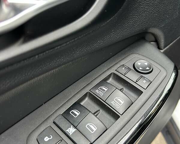 Білий Джип Cherokee, об'ємом двигуна 3.24 л та пробігом 69 тис. км за 21700 $, фото 28 на Automoto.ua