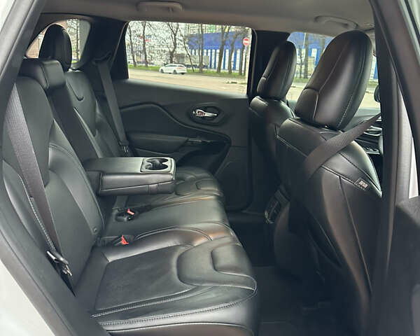 Білий Джип Cherokee, об'ємом двигуна 2.36 л та пробігом 49 тис. км за 16500 $, фото 17 на Automoto.ua