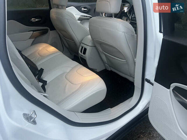 Белый Джип Чероки, объемом двигателя 3.24 л и пробегом 52 тыс. км за 21000 $, фото 10 на Automoto.ua