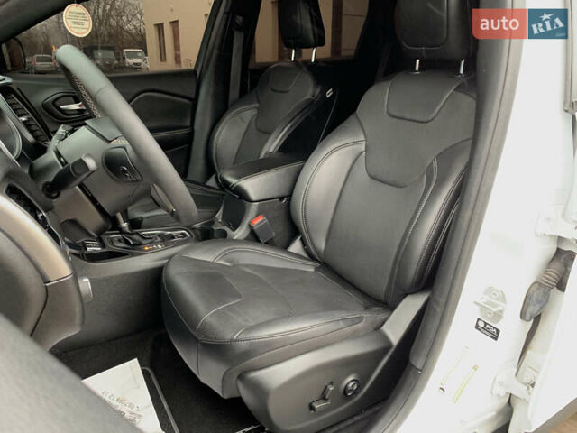 Белый Джип Чероки, объемом двигателя 3.2 л и пробегом 49 тыс. км за 22755 $, фото 30 на Automoto.ua