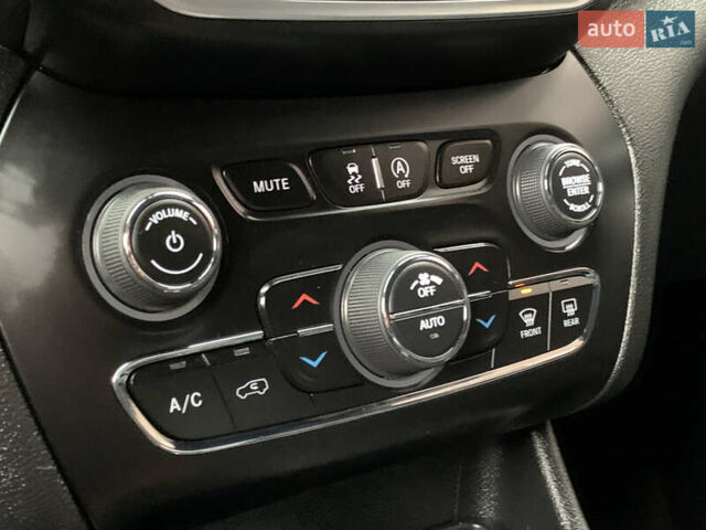 Белый Джип Чероки, объемом двигателя 3.2 л и пробегом 49 тыс. км за 22755 $, фото 59 на Automoto.ua