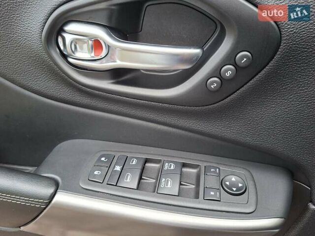 Білий Джип Cherokee, об'ємом двигуна 3.2 л та пробігом 78 тис. км за 23500 $, фото 22 на Automoto.ua