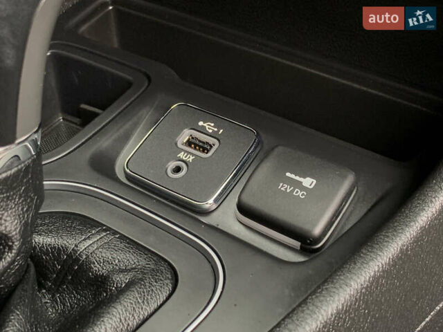 Белый Джип Чероки, объемом двигателя 3.2 л и пробегом 49 тыс. км за 22755 $, фото 44 на Automoto.ua