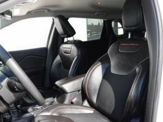 Білий Джип Cherokee, об'ємом двигуна 3.2 л та пробігом 55 тис. км за 9000 $, фото 10 на Automoto.ua