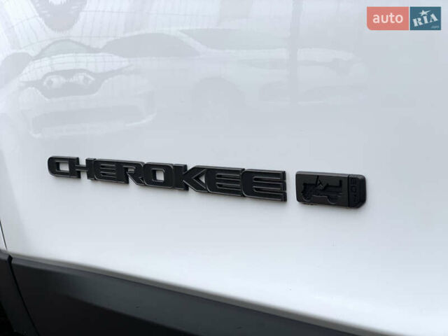 Белый Джип Чероки, объемом двигателя 3.2 л и пробегом 49 тыс. км за 22755 $, фото 25 на Automoto.ua