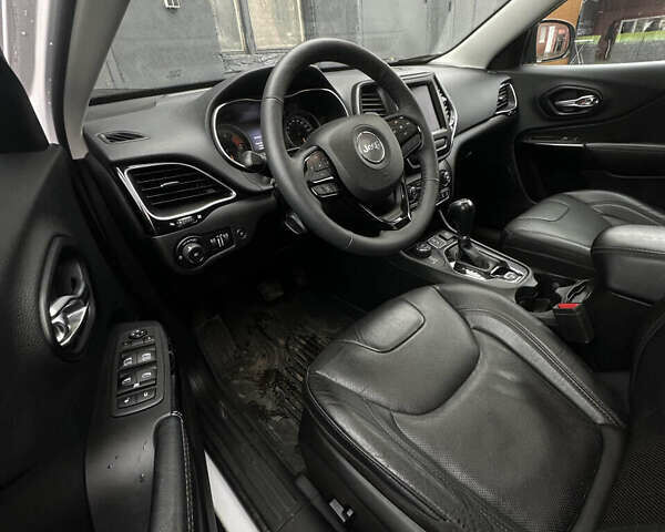 Білий Джип Cherokee, об'ємом двигуна 3.24 л та пробігом 69 тис. км за 21700 $, фото 25 на Automoto.ua