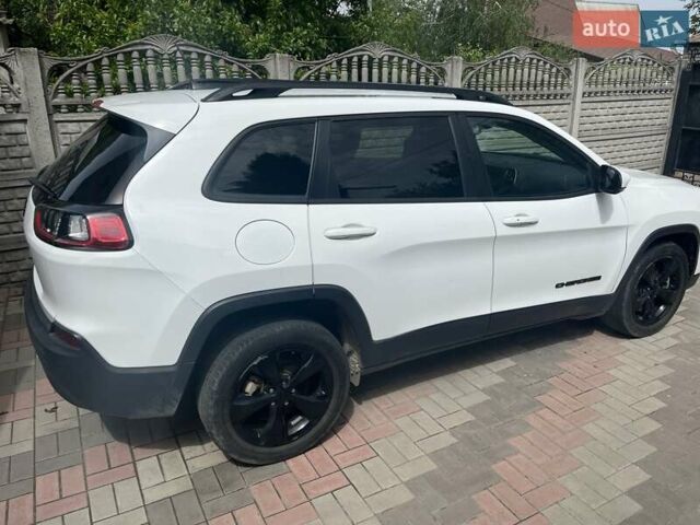 Белый Джип Чероки, объемом двигателя 2.4 л и пробегом 35 тыс. км за 17500 $, фото 2 на Automoto.ua