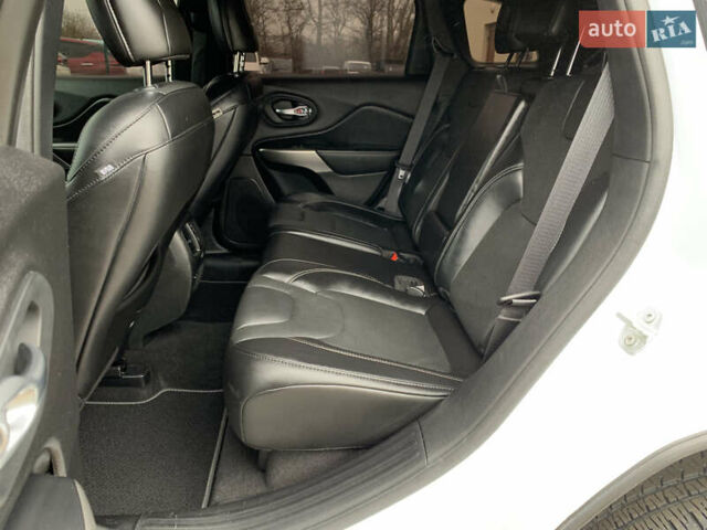 Белый Джип Чероки, объемом двигателя 3.2 л и пробегом 49 тыс. км за 22755 $, фото 33 на Automoto.ua