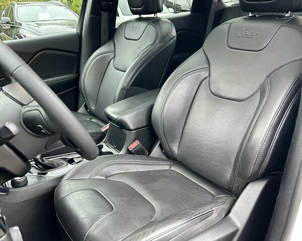 Белый Джип Чероки, объемом двигателя 3.24 л и пробегом 69 тыс. км за 21700 $, фото 17 на Automoto.ua