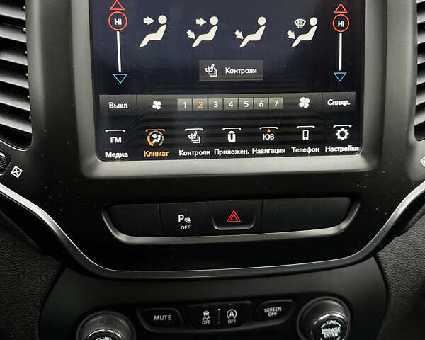 Білий Джип Cherokee, об'ємом двигуна 3.24 л та пробігом 69 тис. км за 21700 $, фото 22 на Automoto.ua