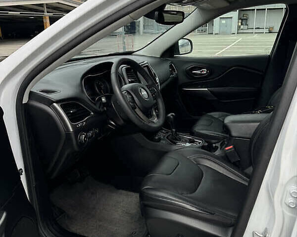 Білий Джип Cherokee, об'ємом двигуна 3.24 л та пробігом 72 тис. км за 17600 $, фото 17 на Automoto.ua