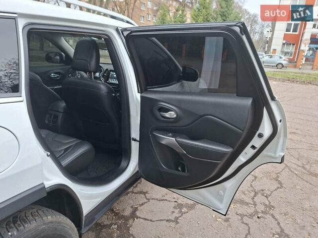 Білий Джип Cherokee, об'ємом двигуна 3.2 л та пробігом 78 тис. км за 23500 $, фото 32 на Automoto.ua
