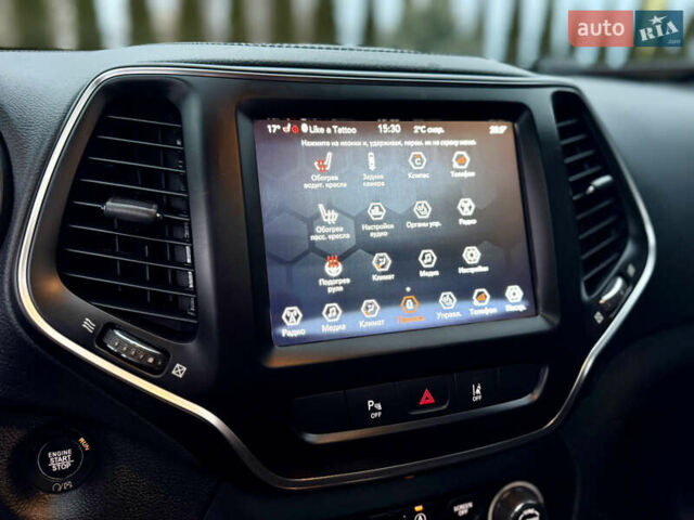 Белый Джип Чероки, объемом двигателя 3.2 л и пробегом 50 тыс. км за 22500 $, фото 43 на Automoto.ua