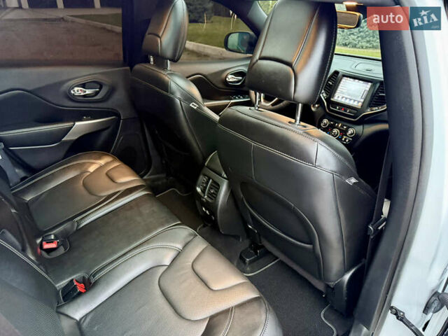 Белый Джип Чероки, объемом двигателя 3.2 л и пробегом 50 тыс. км за 22500 $, фото 62 на Automoto.ua