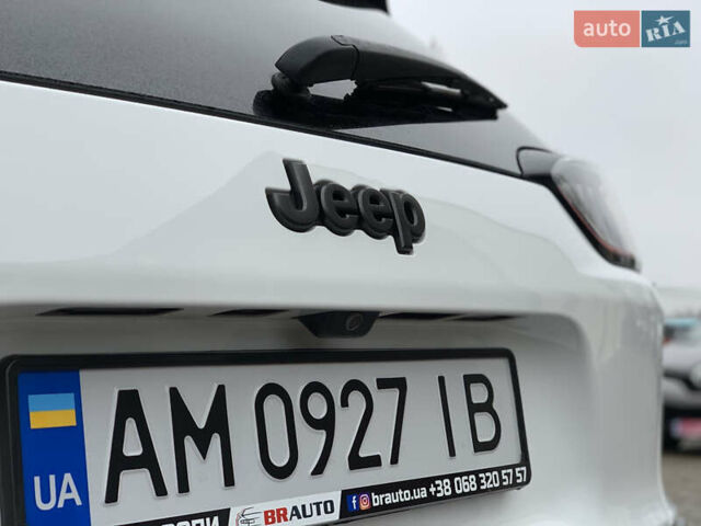 Белый Джип Чероки, объемом двигателя 3.2 л и пробегом 49 тыс. км за 22755 $, фото 27 на Automoto.ua