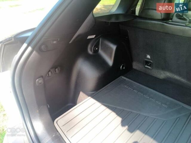 Білий Джип Cherokee, об'ємом двигуна 3.24 л та пробігом 70 тис. км за 21500 $, фото 16 на Automoto.ua