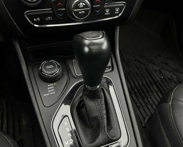 Білий Джип Cherokee, об'ємом двигуна 3.24 л та пробігом 69 тис. км за 21700 $, фото 24 на Automoto.ua