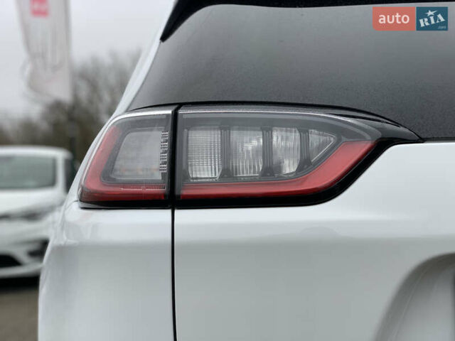 Белый Джип Чероки, объемом двигателя 3.2 л и пробегом 49 тыс. км за 22755 $, фото 26 на Automoto.ua