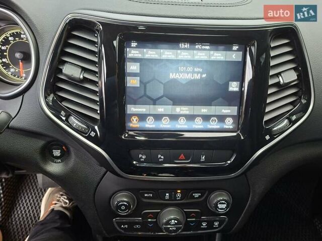 Білий Джип Cherokee, об'ємом двигуна 3.2 л та пробігом 78 тис. км за 23500 $, фото 19 на Automoto.ua