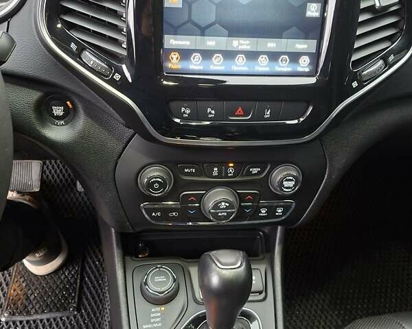 Білий Джип Cherokee, об'ємом двигуна 3.2 л та пробігом 78 тис. км за 23500 $, фото 16 на Automoto.ua