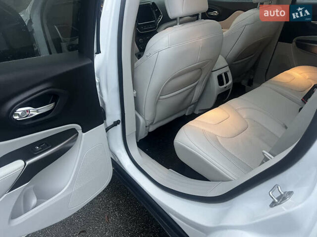 Белый Джип Чероки, объемом двигателя 3.24 л и пробегом 52 тыс. км за 21000 $, фото 9 на Automoto.ua