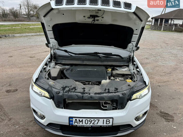 Белый Джип Чероки, объемом двигателя 3.2 л и пробегом 50 тыс. км за 22500 $, фото 77 на Automoto.ua