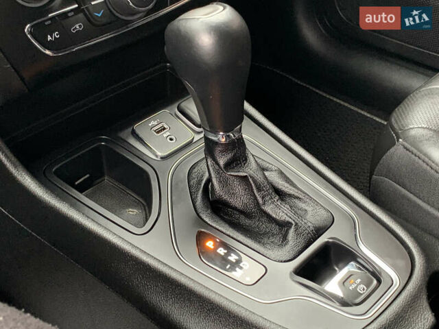 Белый Джип Чероки, объемом двигателя 3.2 л и пробегом 49 тыс. км за 22755 $, фото 57 на Automoto.ua