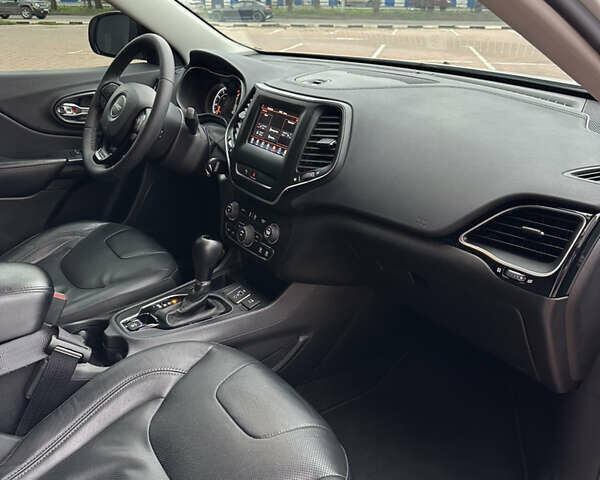 Білий Джип Cherokee, об'ємом двигуна 2.36 л та пробігом 49 тис. км за 16500 $, фото 19 на Automoto.ua