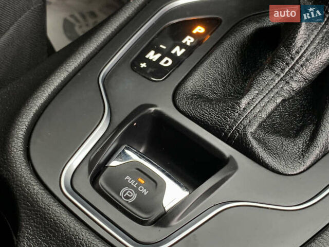 Белый Джип Чероки, объемом двигателя 3.2 л и пробегом 49 тыс. км за 22755 $, фото 43 на Automoto.ua