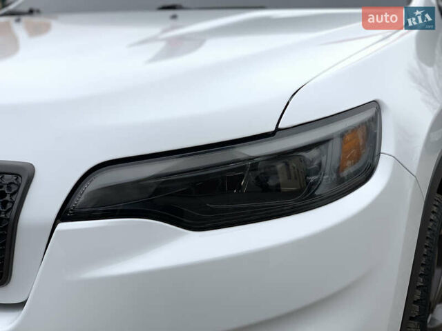 Белый Джип Чероки, объемом двигателя 3.2 л и пробегом 49 тыс. км за 22755 $, фото 12 на Automoto.ua