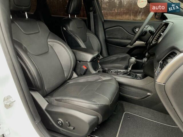 Белый Джип Чероки, объемом двигателя 3.2 л и пробегом 49 тыс. км за 22755 $, фото 41 на Automoto.ua