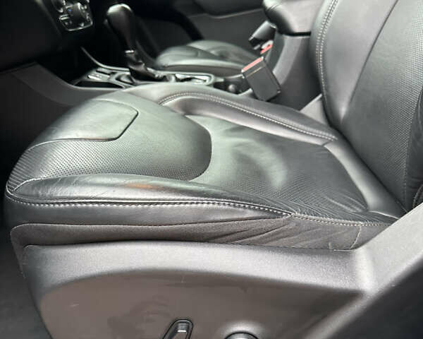 Білий Джип Cherokee, об'ємом двигуна 2.36 л та пробігом 49 тис. км за 16500 $, фото 10 на Automoto.ua