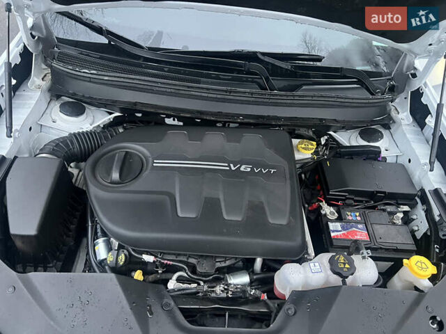 Белый Джип Чероки, объемом двигателя 3.24 л и пробегом 52 тыс. км за 21000 $, фото 13 на Automoto.ua