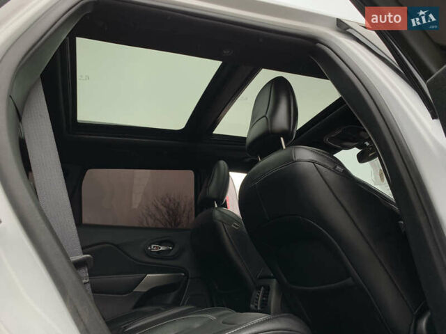 Белый Джип Чероки, объемом двигателя 3.2 л и пробегом 49 тыс. км за 22755 $, фото 64 на Automoto.ua