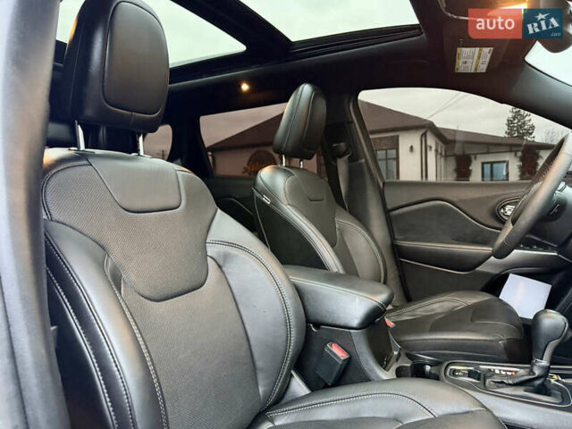 Белый Джип Чероки, объемом двигателя 3.2 л и пробегом 50 тыс. км за 22500 $, фото 51 на Automoto.ua