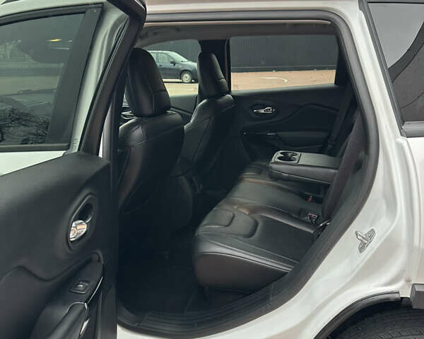 Білий Джип Cherokee, об'ємом двигуна 2.36 л та пробігом 49 тис. км за 16500 $, фото 14 на Automoto.ua