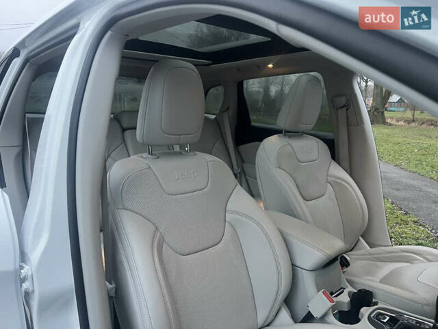 Белый Джип Чероки, объемом двигателя 3.24 л и пробегом 52 тыс. км за 21000 $, фото 16 на Automoto.ua