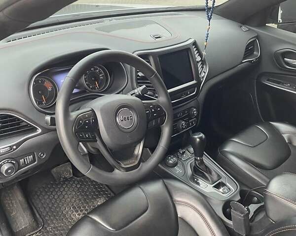 Джип Чероки 2022 в Чернигове на Automoto.ua Белый Джип Чероки, объемом двигателя 3.2 л и пробегом 97 тыс. км за 23000 $, фото 6 на Automoto.ua