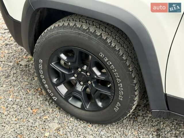 Белый Джип Чероки, объемом двигателя 3.24 л и пробегом 84 тыс. км за 24500 $, фото 24 на Automoto.ua