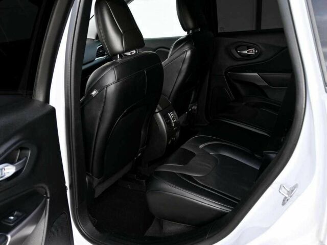 Белый Джип Чероки, объемом двигателя 3.2 л и пробегом 65 тыс. км за 12300 $, фото 17 на Automoto.ua