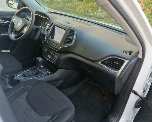 Белый Джип Чероки, объемом двигателя 3.24 л и пробегом 61 тыс. км за 19500 $, фото 12 на Automoto.ua