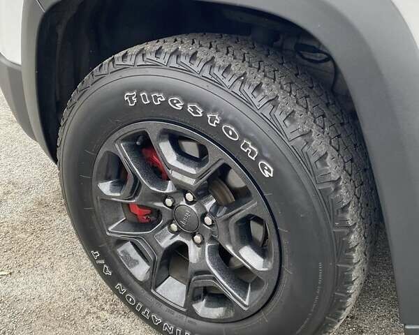 Джип Чероки 2022 в Чернигове на Automoto.ua Белый Джип Чероки, объемом двигателя 3.2 л и пробегом 97 тыс. км за 23000 $, фото 7 на Automoto.ua